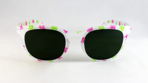 Gafa transparente mate y dibujo en color verde/rosa, lente verde polarizada de gran calidad, diseñada en Valencia y fabricada en Italia.
