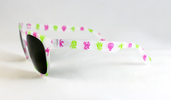 Gafa transparente mate y dibujo en color verde/rosa, lente verde polarizada de gran calidad, diseñada en Valencia y fabricada en Italia.
