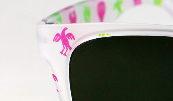 Gafa transparente mate y dibujo en color verde/rosa, lente verde polarizada de gran calidad, diseñada en Valencia y fabricada en Italia.