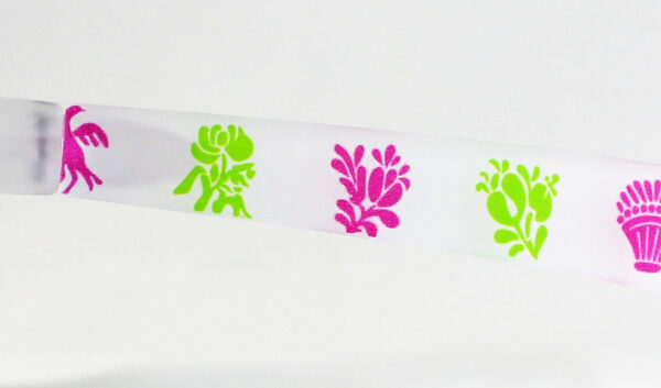 Gafa transparente mate y dibujo en color verde/rosa, lente verde polarizada de gran calidad, diseñada en Valencia y fabricada en Italia.